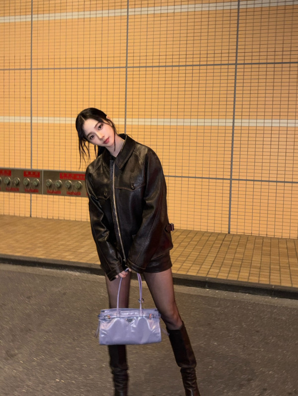 카리나, 가죽 핫팬츠