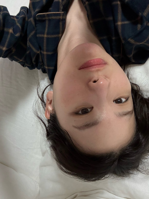 침대에서 셀카 슬기