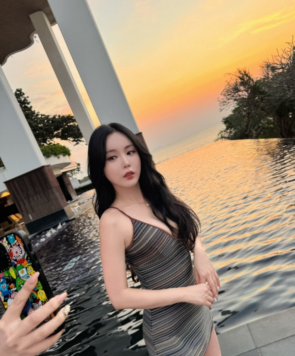 줄무늬 수영복 홍진영