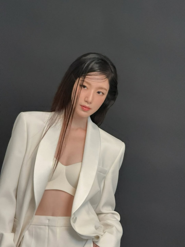 브라만 입고 풀어헤친 자켓 아이들 슈화