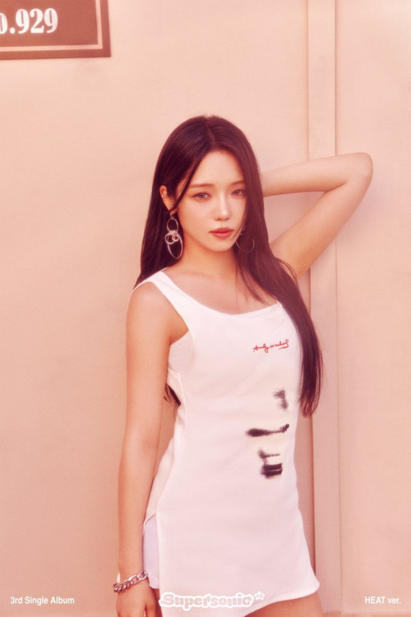 시원한 여름 컨셉의 프로미스나인 앨범화보