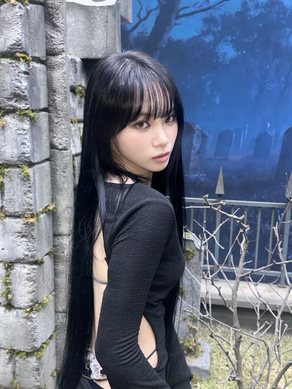 화보 촬영중인 김채원