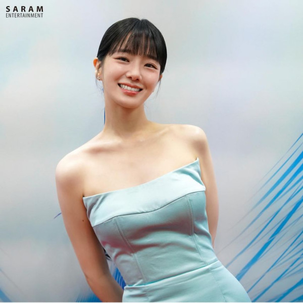 연세대 축제 MC 배우 박규영 오프숄더 드레스 몸매