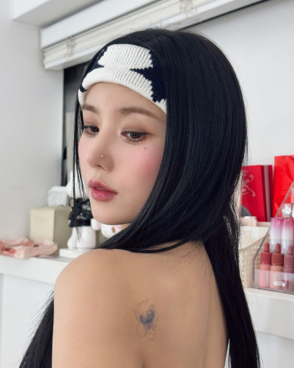 권은비 묵직한 골지 디젤 튜브탑