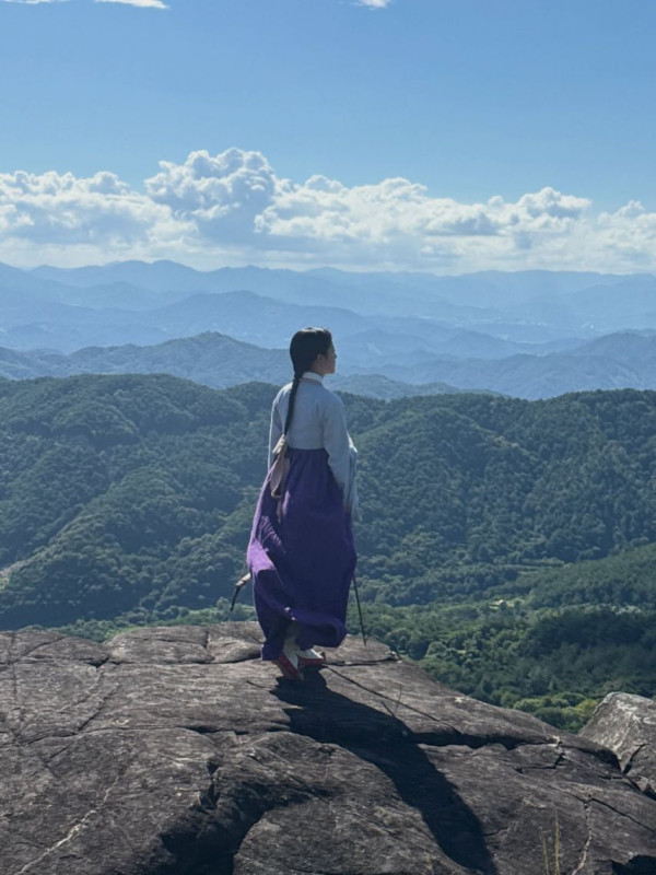 정상에서 활 쏘는 남지현