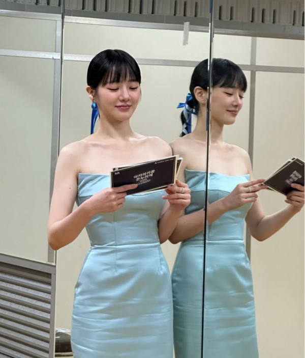 연세대 축제 MC 배우 박규영 오프숄더 드레스 몸매