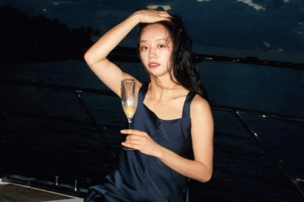 혜리, 바다 위 요트+샴페인 파티.. 결별·열애설 뒤로한 역대급 근황