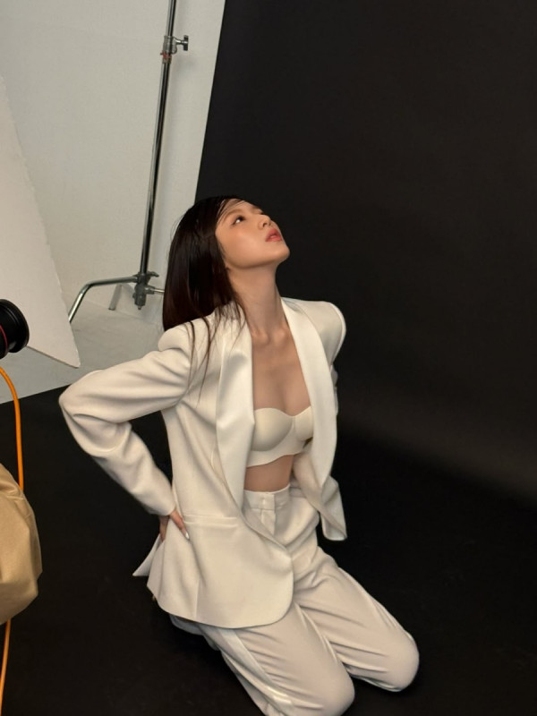 브라만 입고 풀어헤친 자켓 아이들 슈화