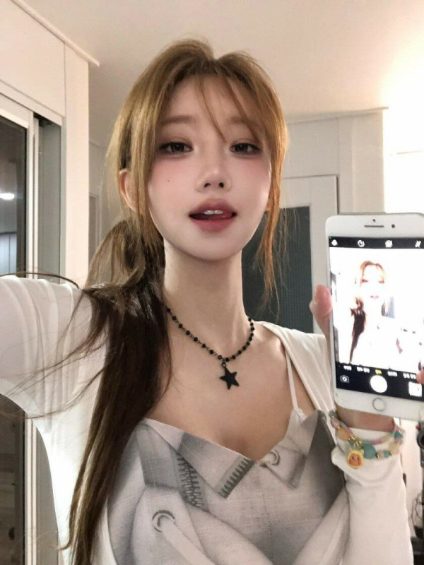 눈 맞는 QWER 마젠타