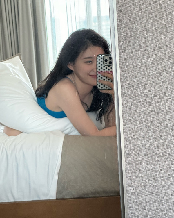 파란색 수영복 ITZY 채령