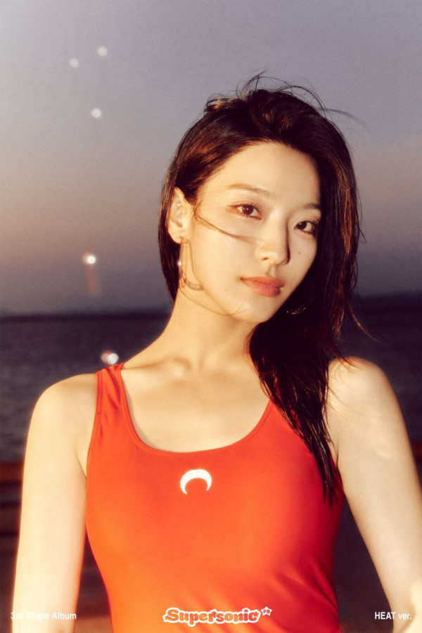 시원한 여름 컨셉의 프로미스나인 앨범화보