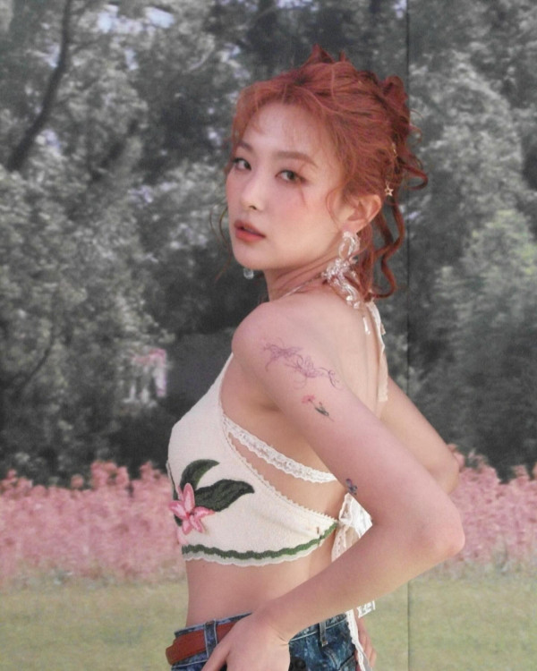 레이스 홀터넥 나시 상레드벨벳 슬기