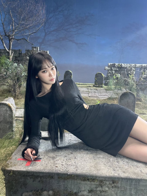 화보 촬영중인 김채원