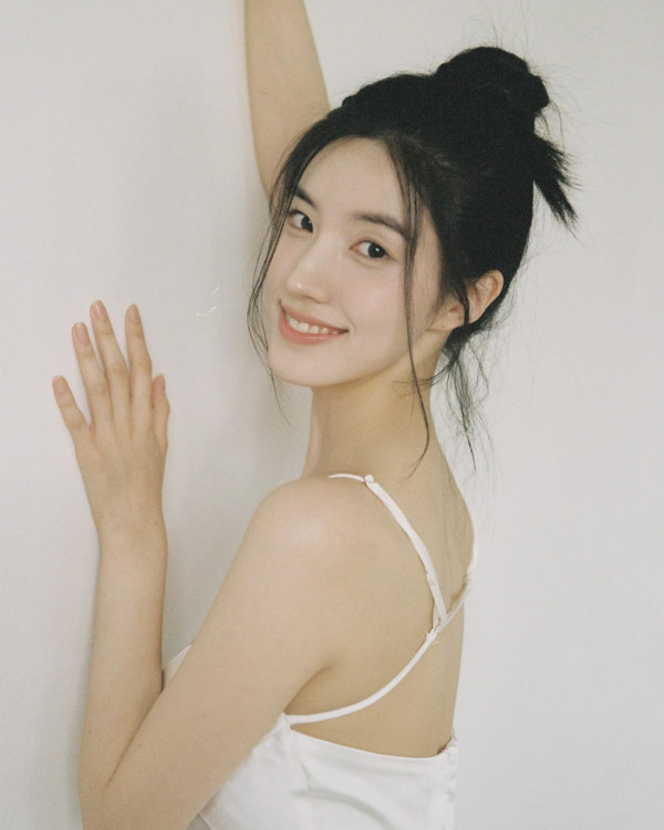 프리스틴 시연 등짝이 시원한 끈슬립