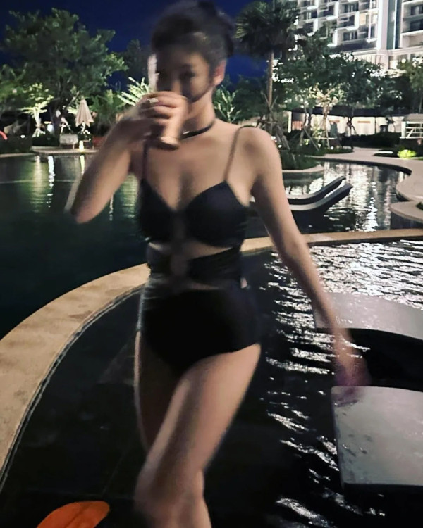 에스파 닝닝 수영복 몸매.jpg