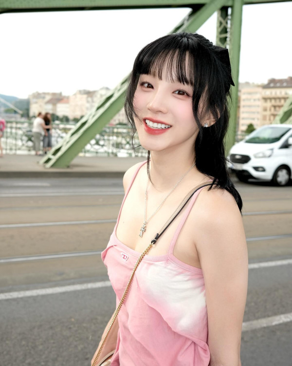 핑크색 끈원피스 아이들 우기