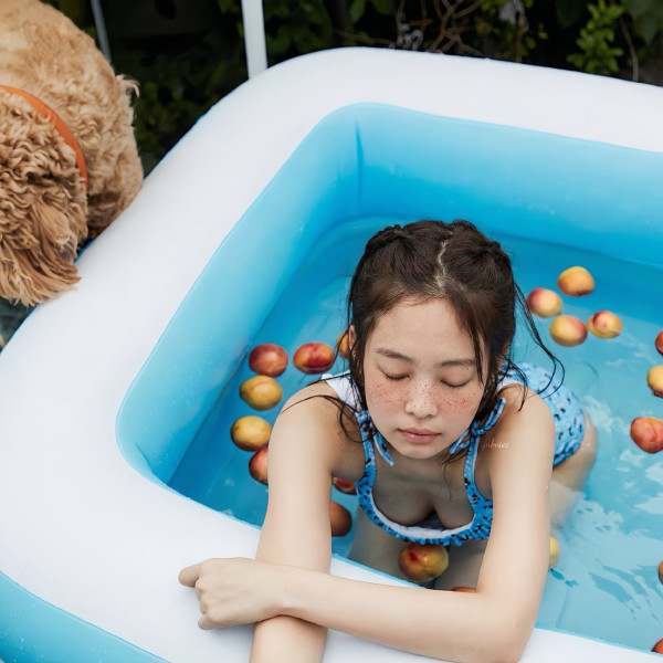 위에서 본 수영복 입은 블랙핑크 제니