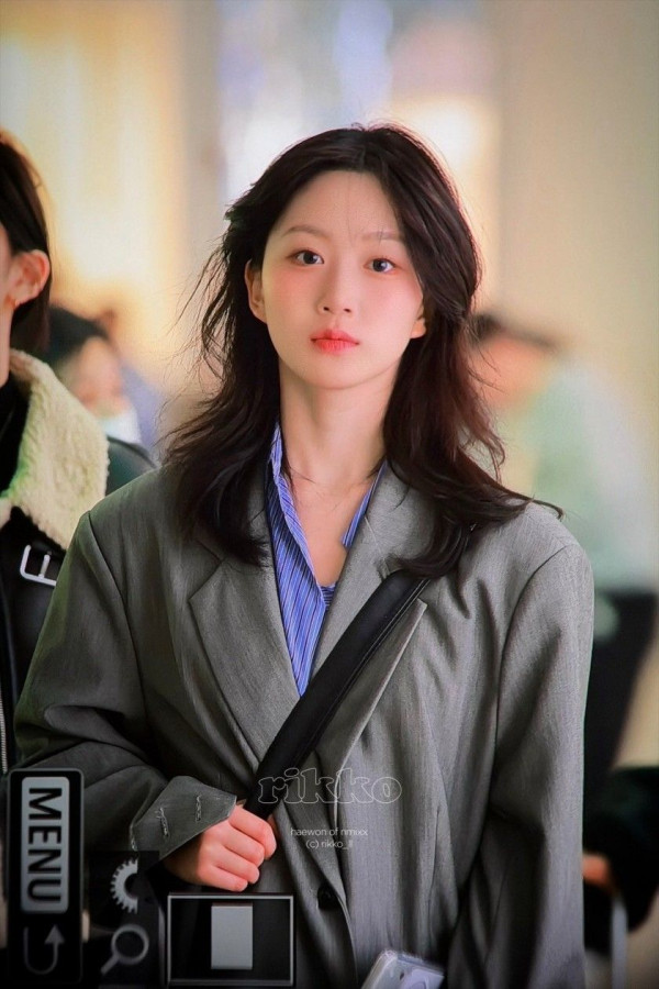 회색 정장자켓 엔믹스 오해원.jpg