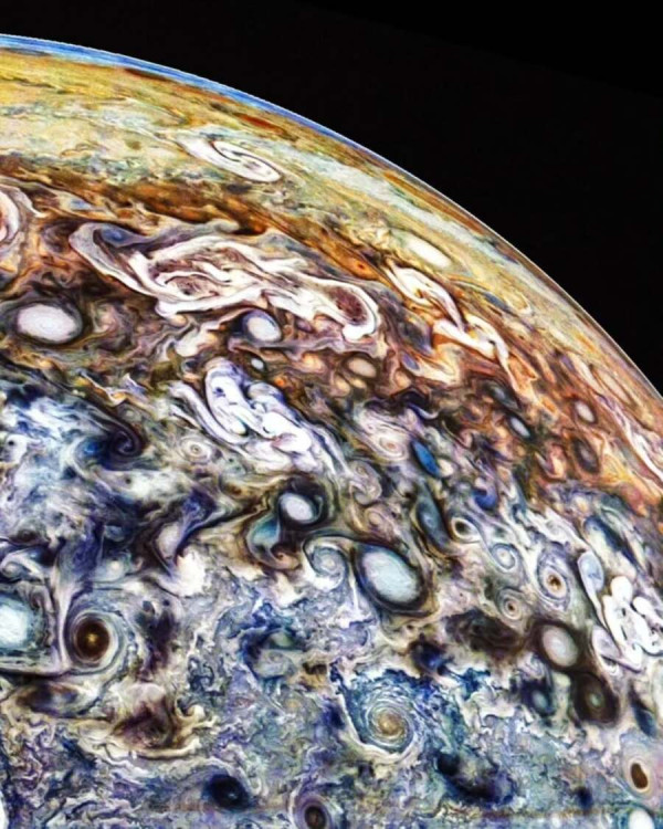 최근 나사가 공개한 선명한 목성사진