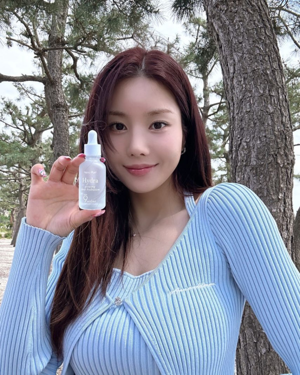 권은비 묵직한 하늘색 골지 가디건
