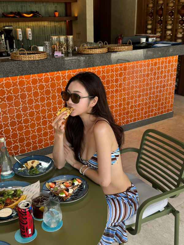 모모랜드 제인 줄무늬 비키니