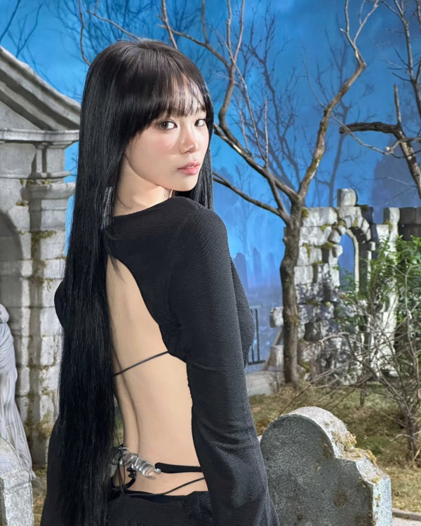 화보 촬영중인 김채원