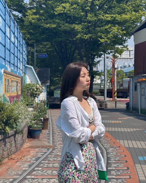 정채연 꽃슬립 원피스