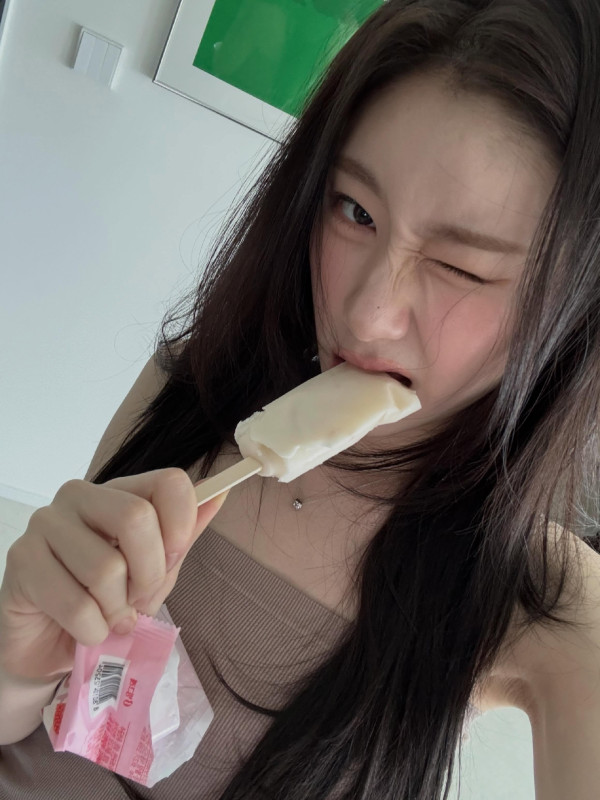 있지 채령 셀카