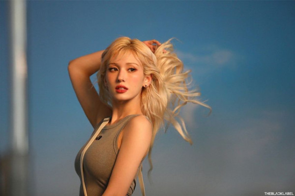 스포티한 전소미 노스페이스 회색 민소매
