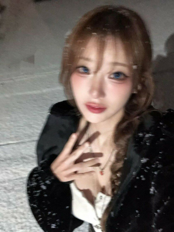 눈 맞는 QWER 마젠타