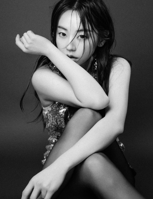 안소희 검정 스타킹 데이즈드 5월호 화보