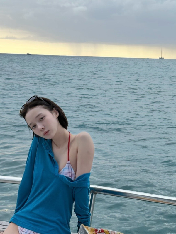 에스파 윈터, 체크 비키니