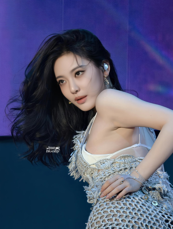 흰색 끈비키니 에스파 닝닝