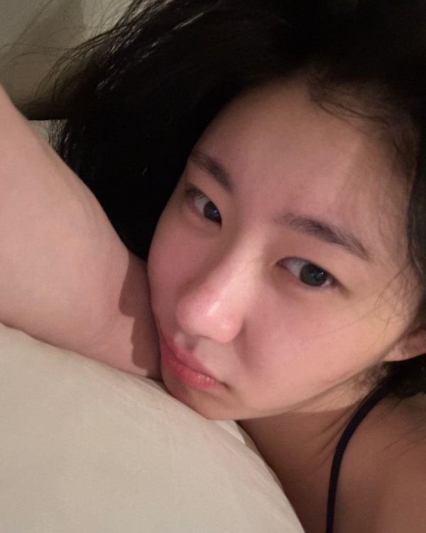 파란색 수영복 ITZY 채령