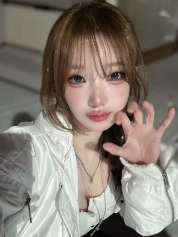 눈 맞는 QWER 마젠타