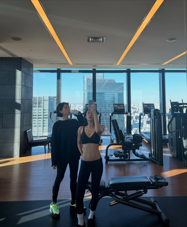 브라탑 + 레깅스 블랭핑크 제니