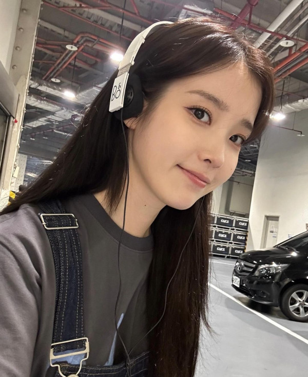 섹시해보이는 아이유 대만공연 셀카 사진들
