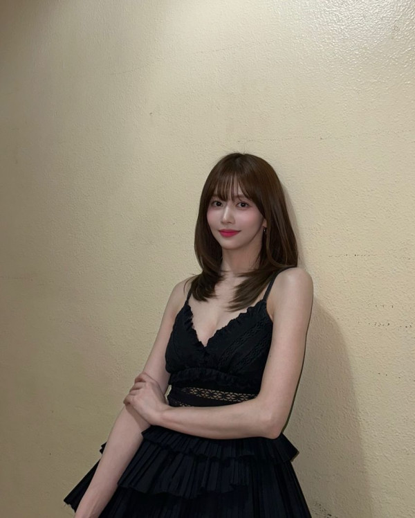 배우 한보름 검정 레이스 끈원피스