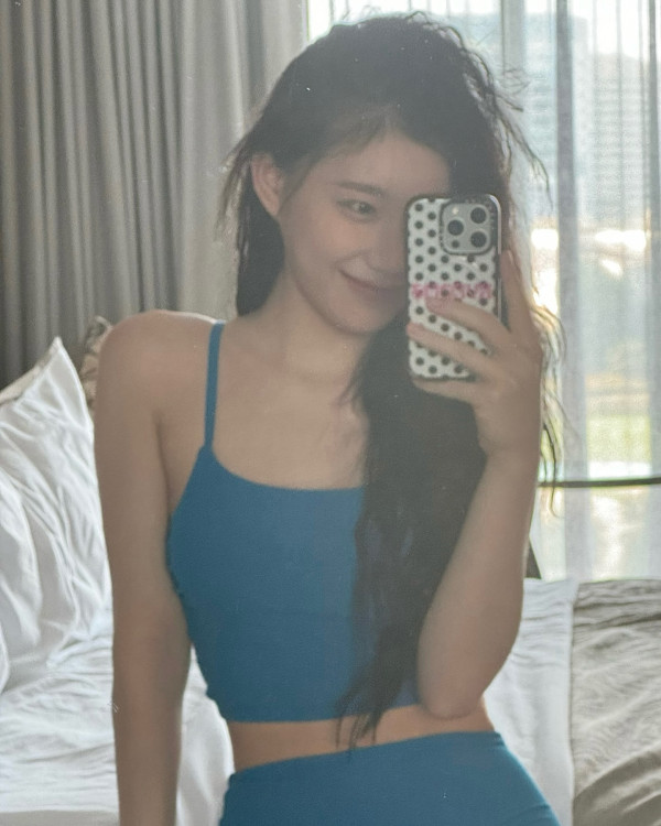 파란색 수영복 ITZY 채령