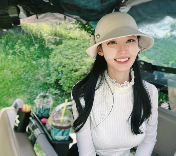 화이트 골프웨어 조현