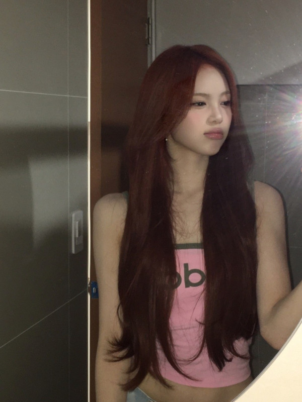 화장실 거울 셀카 하츠투하츠 이안