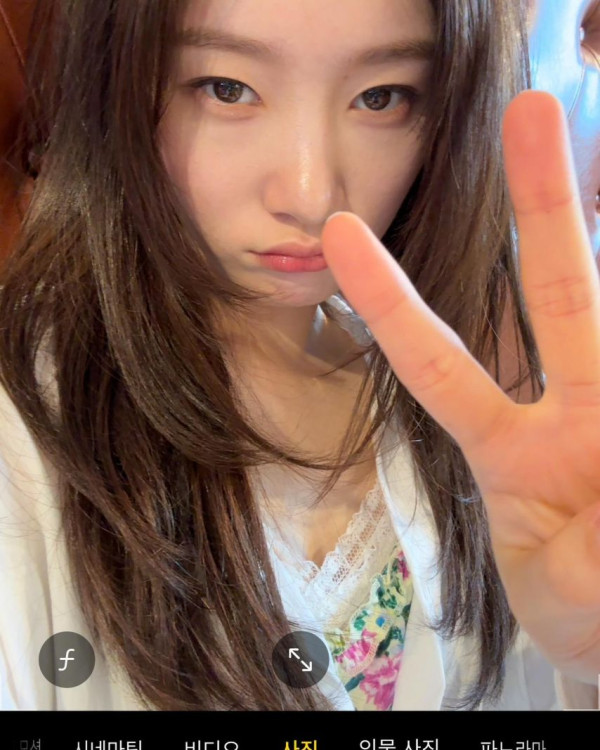 정채연 꽃슬립 원피스