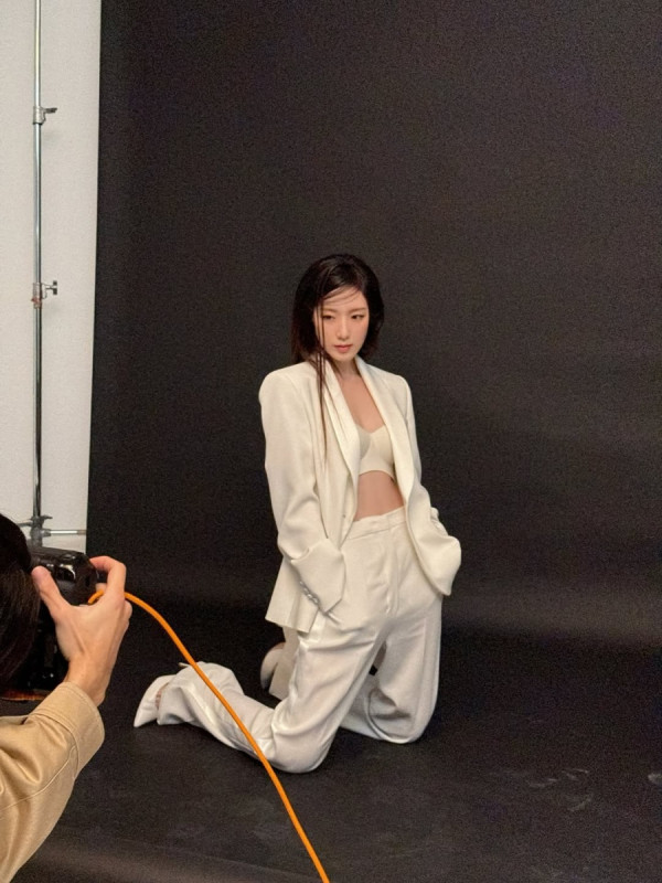 브라만 입고 풀어헤친 자켓 아이들 슈화