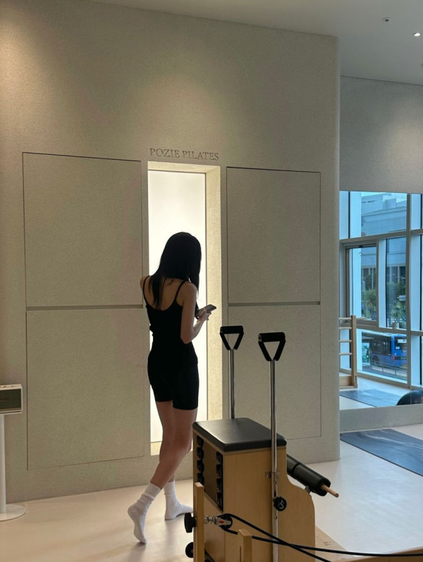 숏레깅스 입고 운동하는 권나라