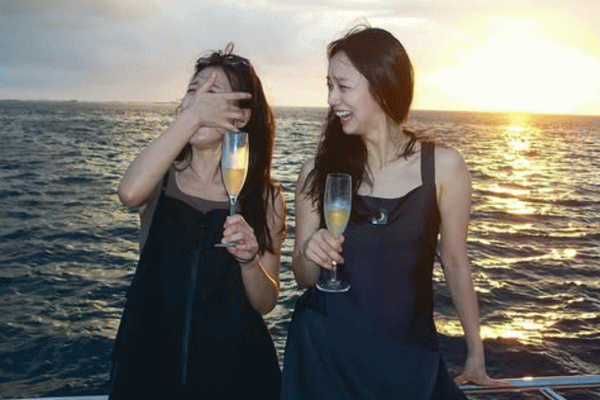 혜리, 바다 위 요트+샴페인 파티.. 결별·열애설 뒤로한 역대급 근황