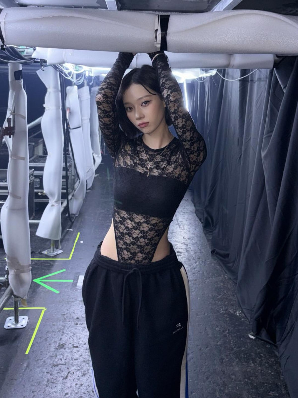 에스파 윈터 vs 슬기 같은 시스루 하이레그 의상 다른 느낌