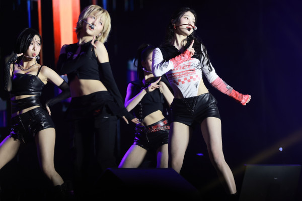 케플러 샤오팅 모노키니 의상