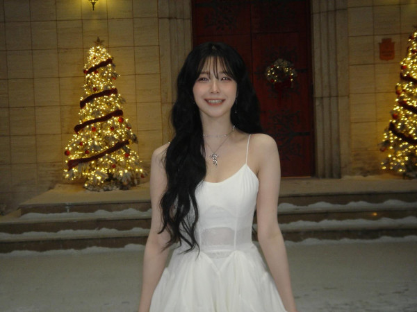 흰 끈나시 프로미스나인 백지헌.jpg