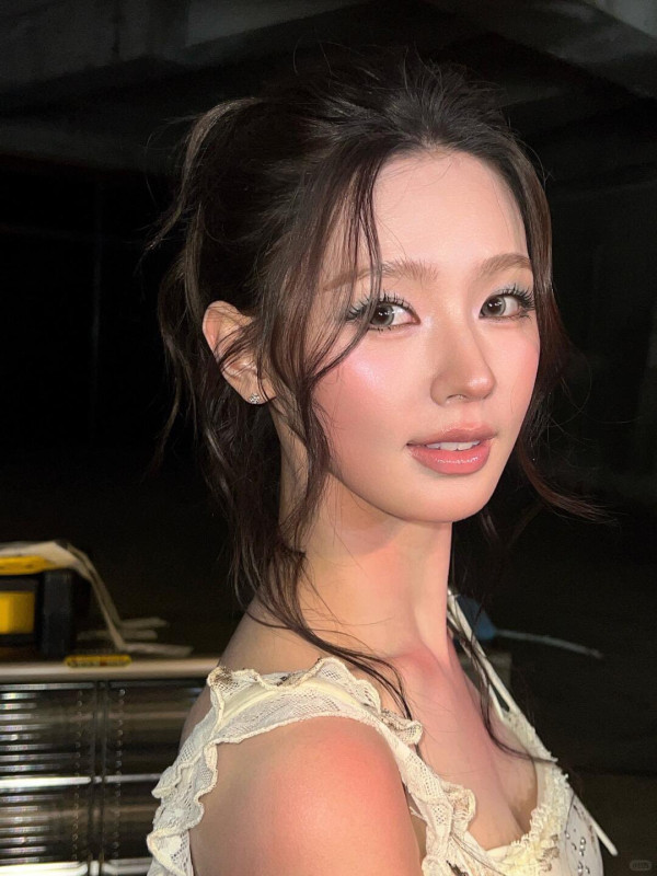 화이트 의상 아이들 미연