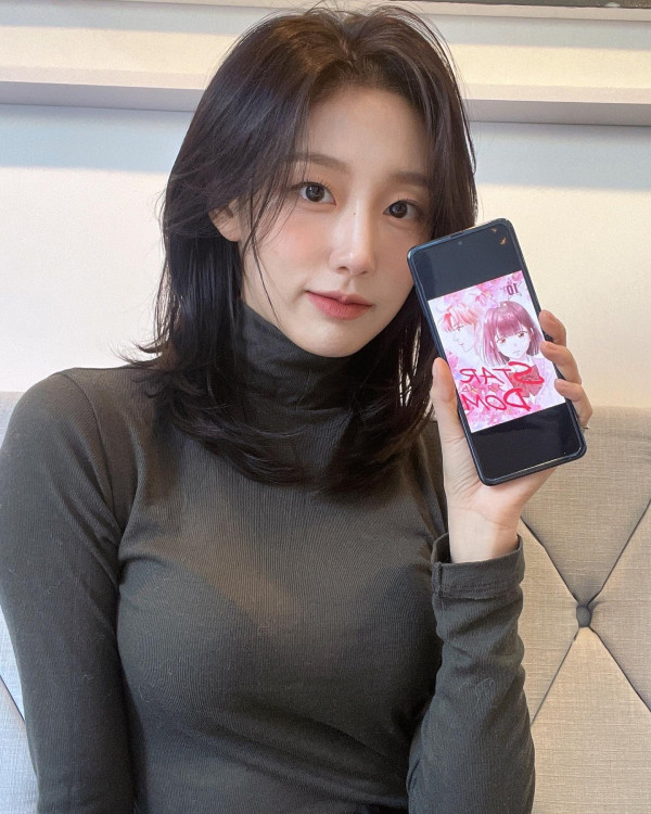 브라컵이 다 비치는 회색 폴라티 정예인